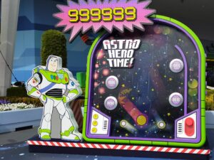 Bgs ザーグと戦うのはなぜ バズ ライトイヤーのアストロブラスターのバックグラウンドストーリーを紹介 梅酢ブログ